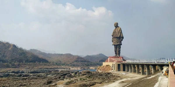 depositphotos_323109308-stock-photo-statue-of-unity