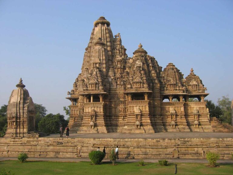 erotic-temples-khajuraho-183990350-58e6d7715f9b58ef7e216cb7